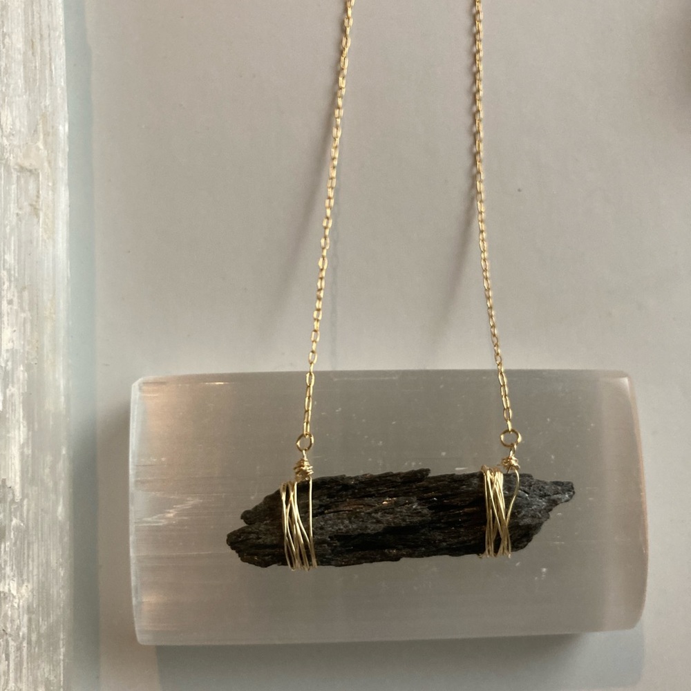 Black kyanite necklace - Picture 5 of 8